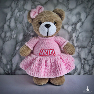 Szydełkowy miś Ania 32cm w jasnoróżowej sukience (na zamówienie)