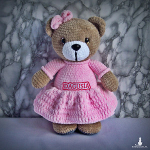 Szydełkowy miś Dagusia 32cm w jasnoróżowej sukience (na zamówienie)