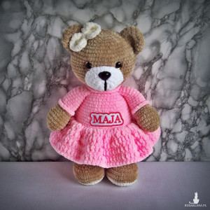Szydełkowy miś Maja 32cm w różowej sukience (na zamówienie)