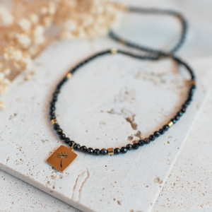 Naszyjnik z czarnego turmalinu z dmuchawcem