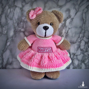 Szydełkowy miś Marysia 32cm w różowej sukience (na zamówienie)