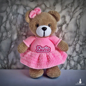 Szydełkowy miś Zuzia 32cm w różowej sukience (na zamówienie)