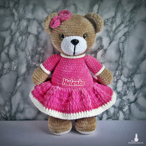 Szydełkowy miś Helenka 32cm w ciemnoróżowej sukience (na zamówienie)