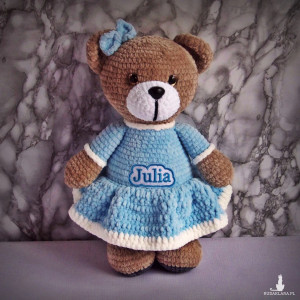 Szydełkowy miś Julia 32cm w błękitnej sukience (na zamówienie)