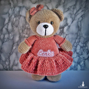 Szydełkowy miś Lenka 32cm w sukience jasna cegła (na zamówienie)