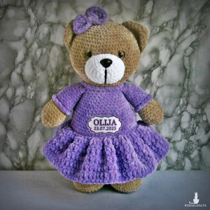 Szydełkowy miś Olija 32cm z datą urodzin w fioletowej sukience (na zamówienie)
