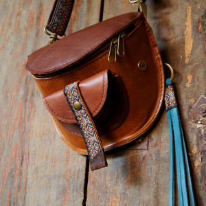 Skórzana nerka odcienie karmelu aztecka etno turkus