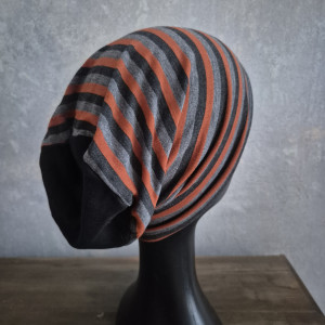 Czapka z dzianiny w paski