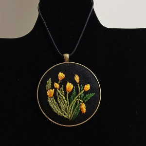 Ręcznie haftowany wisior  DLA LUIZY