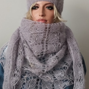 Ażurowa czapka z chustą w kolorze szarym