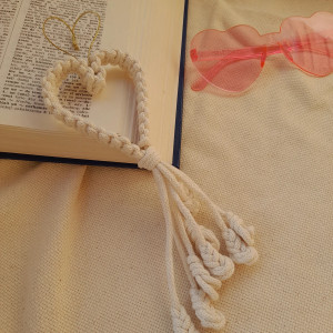 Małe serce makramowe - idealne na walentykowy prezent dla ukochanej osoby