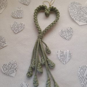 Małe serce makramowe - idealne na walentykowy prezent dla ukochanej osoby