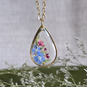 Złota zawieszka złoty wisiorek kwiat naszyjnik żywica z żywicy kwiaty łezka łza niezapominajka niezapominajki