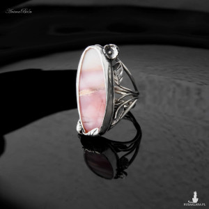 Pierścionek srebrny z opalem różowym