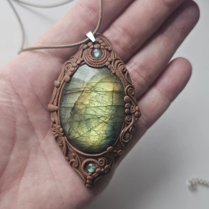 Amulet/naszyjnik z trzema labradorytami