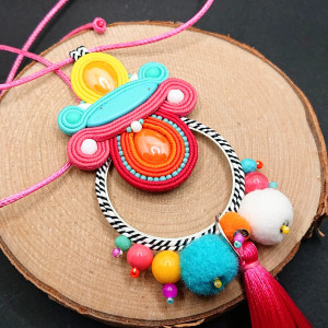 Kolorowy wisior sutasz z chwostem 2