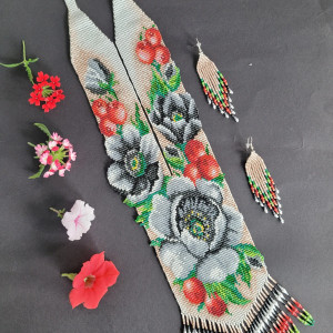 Naszyjnik gerdan koralikowy Anemone i Brusznice z frędzliami