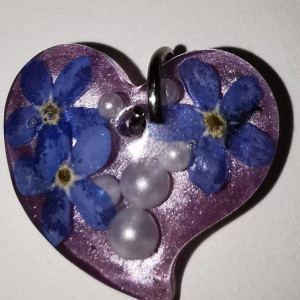 Fioletowe serce z niezapominajkami