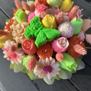 Box wiosennych kwiatów  z naturalnych świec sojowych z aromatem