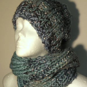 CIEPŁY, RĘCZNIE WYKONANY KOMPLET