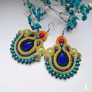 Celia - Kolorowe kolczyki sutasz etno – chabrowe kocie oko, haft soutache, folk boho