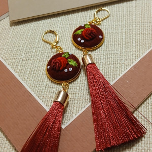 Ręcznie haftowane kolczyki  DLA BASI  stal szlachetna