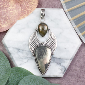 Posrebrzany miedziany ozdobny wisiorek z pirytem i labradorytem #590