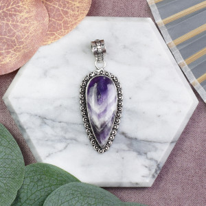 Posrebrzany miedziany delikatny wisiorek z ametystem #594