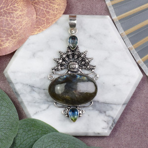 Posrebrzany miedziany ozdobny wisiorek z muszlami, labradorytem i turmalinem #600