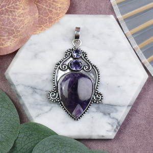 Miedziany posrebrzany ozdobny wisiorek z ametystami #614