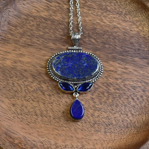 Posrebrzany ozdobny wisiorek z lapisem lazuli i tanzanitem #617