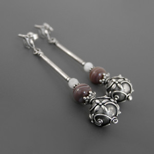 Kolczyki Scarlett, agat Botswana, kamień księżycowy, srebro 925, kolekcja Przeminęło z Wiatrem