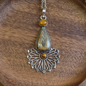 Posrebrzany ozdobny wisiorek z jaspisem i tygrysim okiem #639