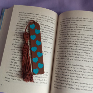 Zakładka do książki w serduszka