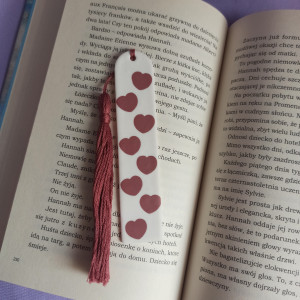 Zakładka do książki w serduszka