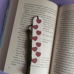Zakładka do książki w serduszka