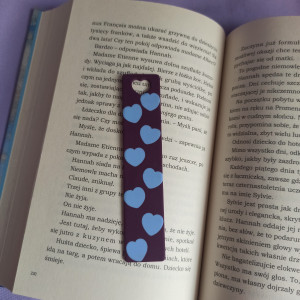 Zakładka do książki w serduszka