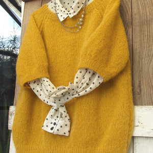 Moherowy sweterek z krótkim rękawkiem - miodowy kolor