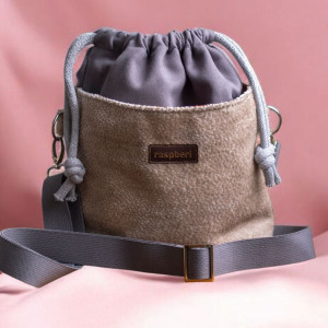 Szaro-kremowa listonoszka z kominem