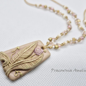 polymer clay kwiatek pudrowy róż wisior regulowany