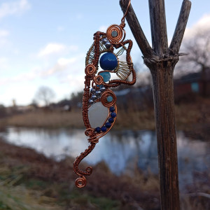 Wyjątkowa zawieszka z kamieniami naturalnymi, wire  wrapping, biżuteria autorska, oprawa z miedzi i mosiądzu, efektowna biżuteria boho