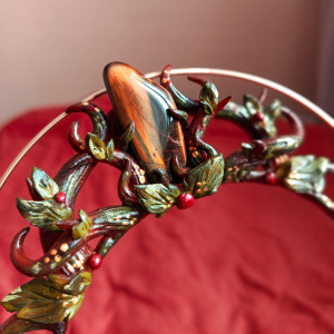 Lesna opaska  na głowę z tygrysim okiem. Recznie rzezbiona, fantasy, magic,