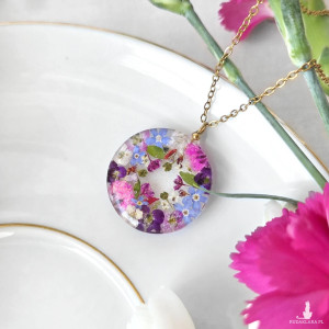 Naszyjnik z kwiatami w żywicy, kolorowe kwiaty
