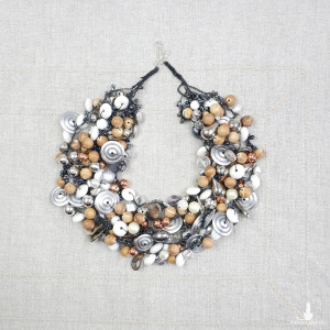 7022 Duży, bogaty naszyjnik - brązy, beże, złoto, srebro i biel