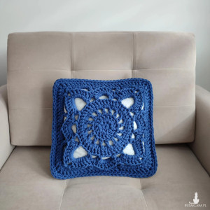 Poduszka dekoracyjna ze sznurka szydełkowa 40cmx40cm