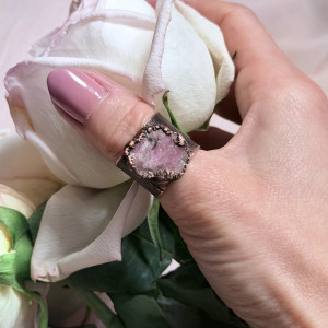 miedziany pierścionek z rubinem r.16