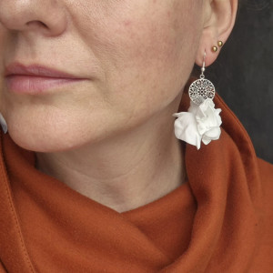 Kolczyki lekkie bujne kwiaty