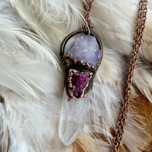 miedziany naszyjnik z rubinem, ametystem i kryształem górskim