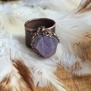 miedziany pierścionek z ametystem r.23