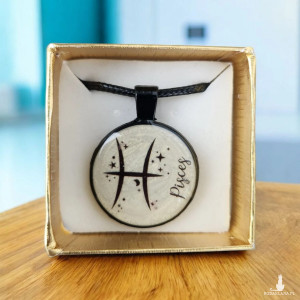 Naszyjnik z żywicy ze znakiem zodiaku Ryby – ręcznie robiony